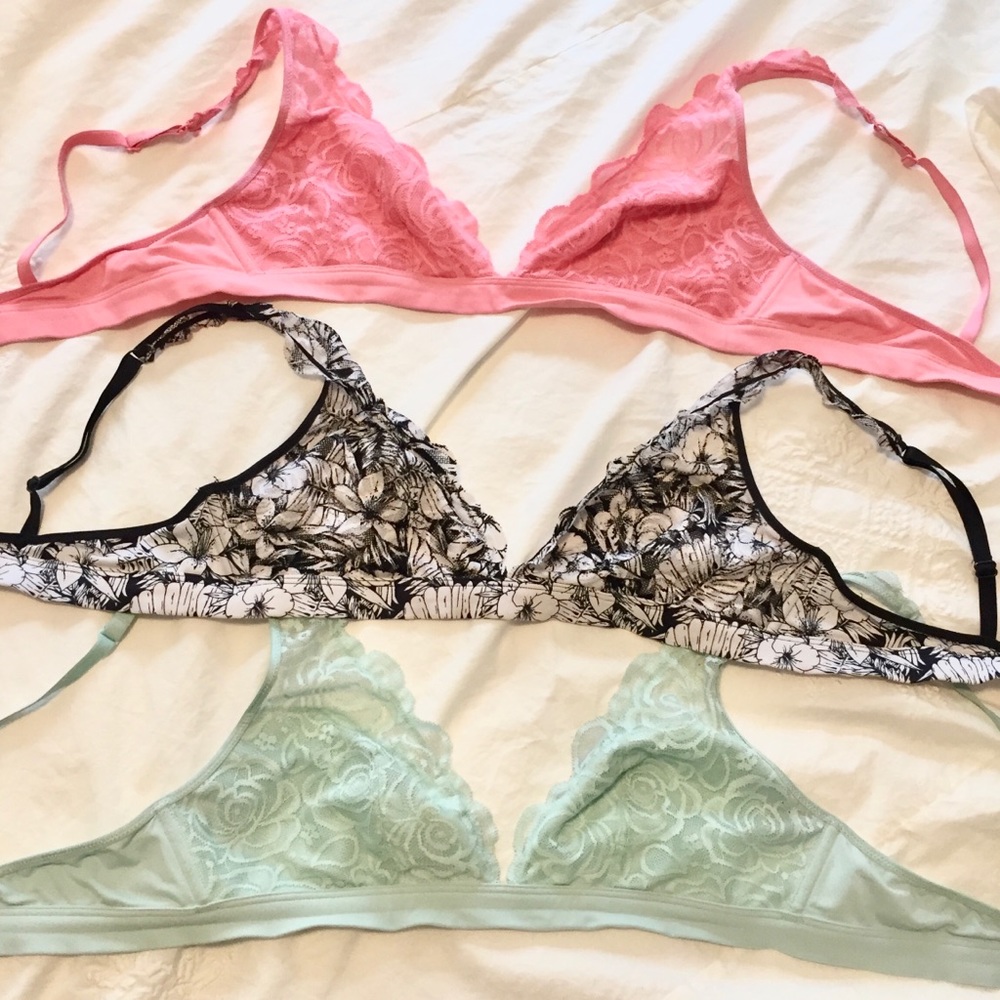 3-pack, VS PINK bralettes!